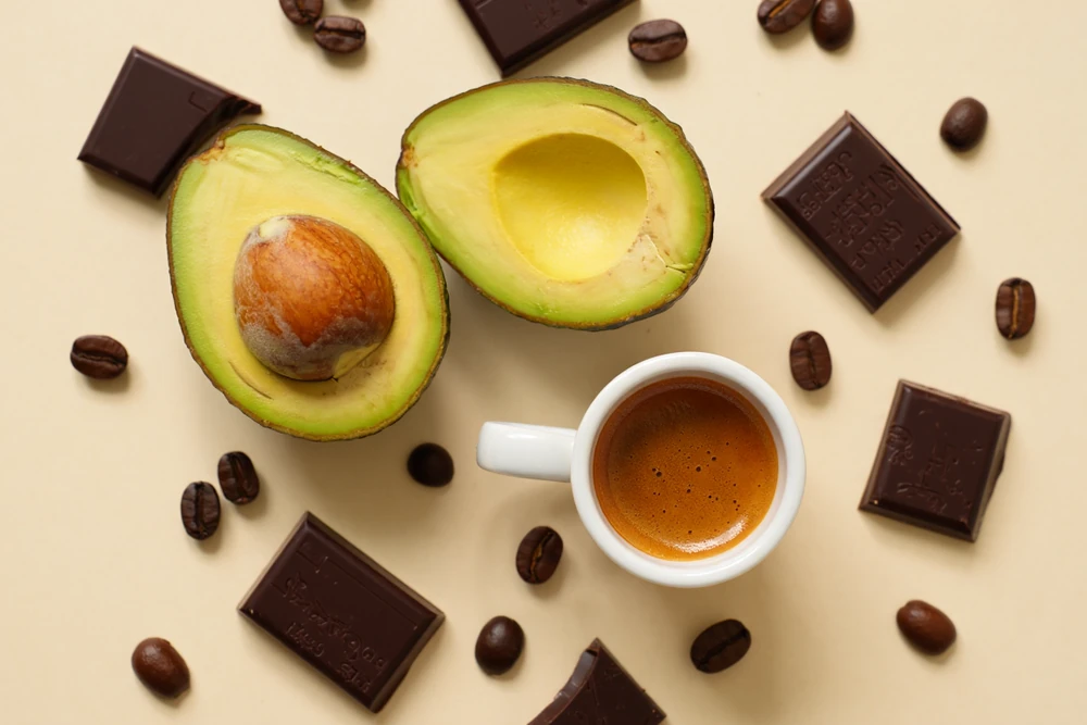 Aliments toxiques pour perruche : avocat, chocolat et autres dangers à éviter